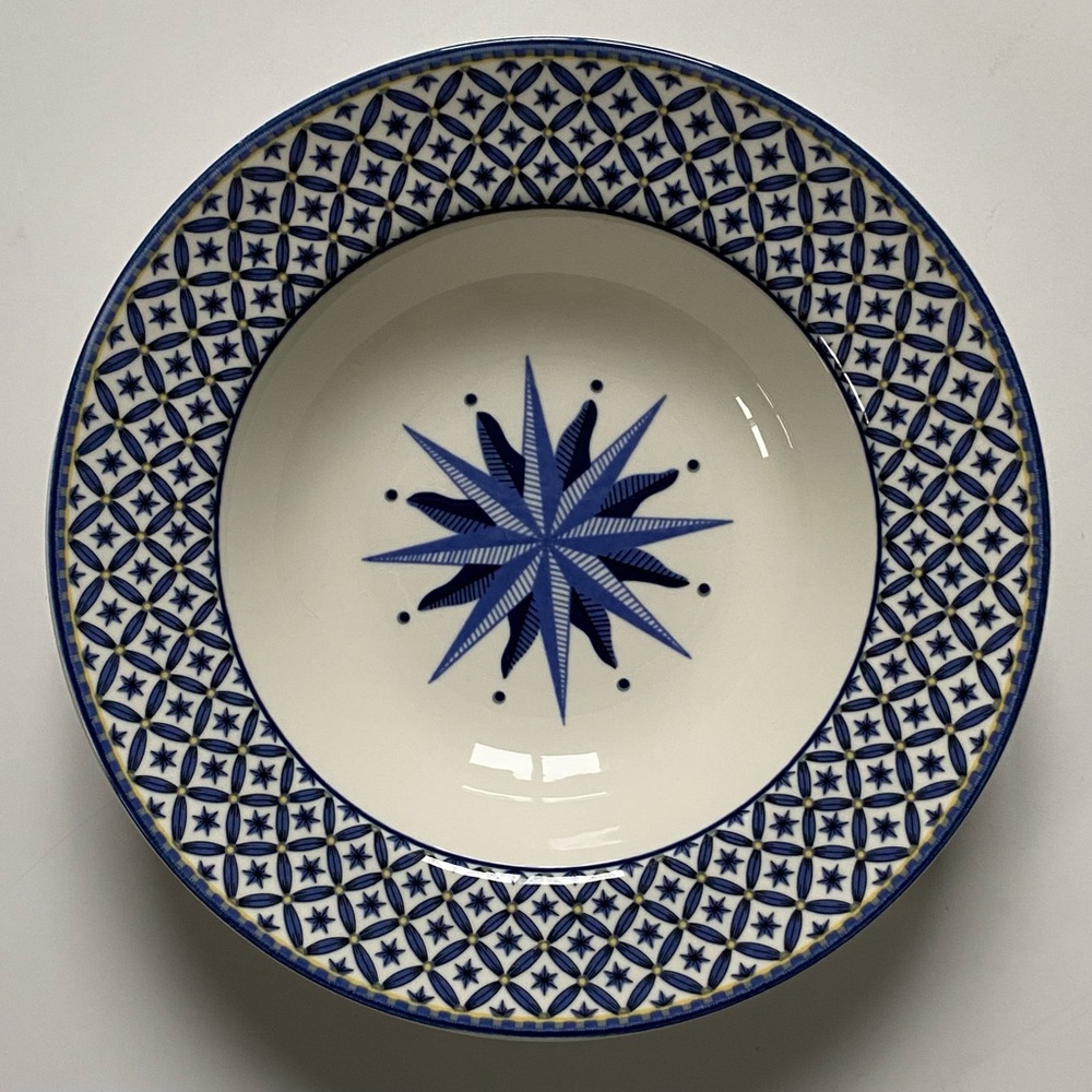 Victoria & Beale Casual Williamsburg Rimmed Soup Bowl Porcelain 9026 EUC Blue